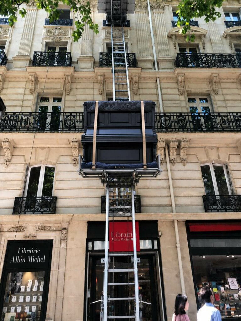 Déménagement piano droit à Paris par notre société de déménagement Pack Services