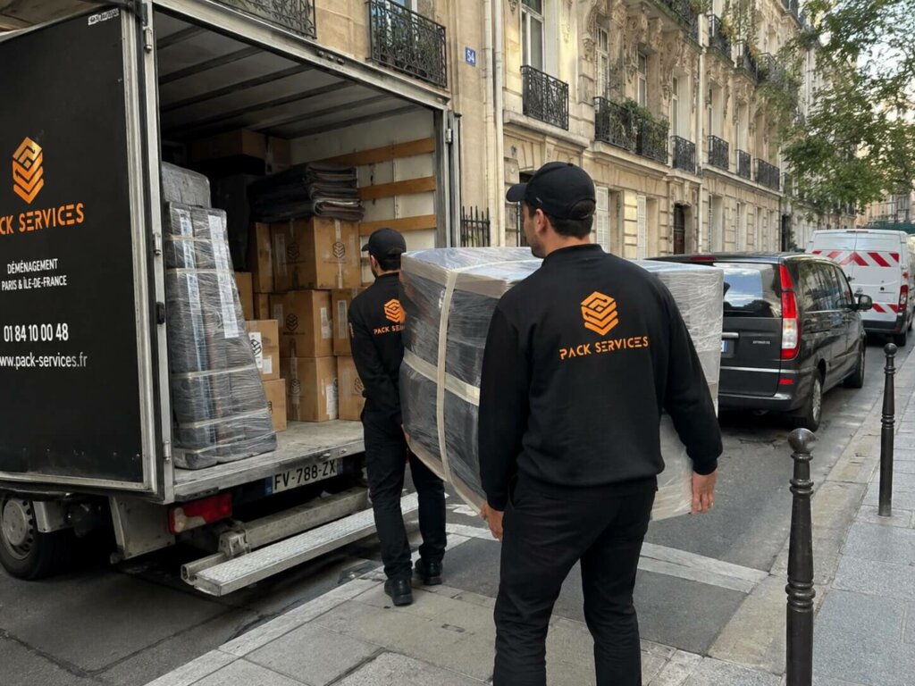 Pack Services, votre déménageur paris 17, met à votre disposition tout une équipe dédié pour transporter vos meubles en toute sécurité
